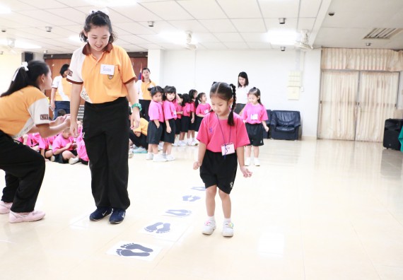 ภาพกิจกรรม คณะวิทยาศาสตร์และเทคโนโลยี จัดกิจกรรมค่ายวิทยาศาสตร์โรงเรียนสาธิตฯ ระดับชั้นอนุบาล