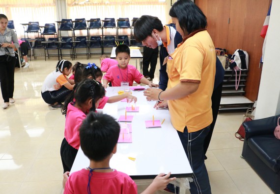 ภาพกิจกรรม คณะวิทยาศาสตร์และเทคโนโลยี จัดกิจกรรมค่ายวิทยาศาสตร์โรงเรียนสาธิตฯ ระดับชั้นอนุบาล