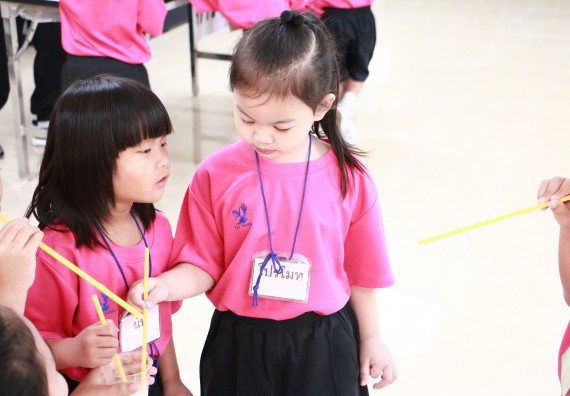 ภาพกิจกรรม คณะวิทยาศาสตร์และเทคโนโลยี จัดกิจกรรมค่ายวิทยาศาสตร์โรงเรียนสาธิตฯ ระดับชั้นอนุบาล