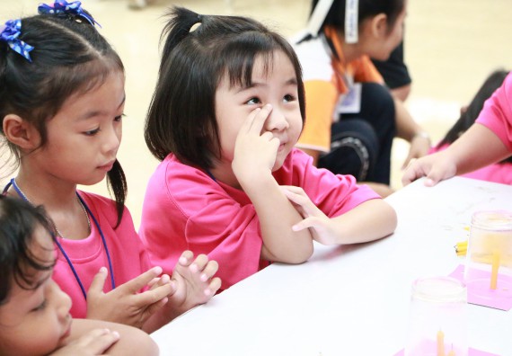 ภาพกิจกรรม คณะวิทยาศาสตร์และเทคโนโลยี จัดกิจกรรมค่ายวิทยาศาสตร์โรงเรียนสาธิตฯ ระดับชั้นอนุบาล