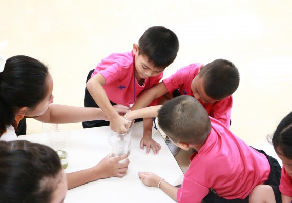 ภาพกิจกรรม คณะวิทยาศาสตร์และเทคโนโลยี จัดกิจกรรมค่ายวิทยาศาสตร์โรงเรียนสาธิตฯ ระดับชั้นอนุบาล