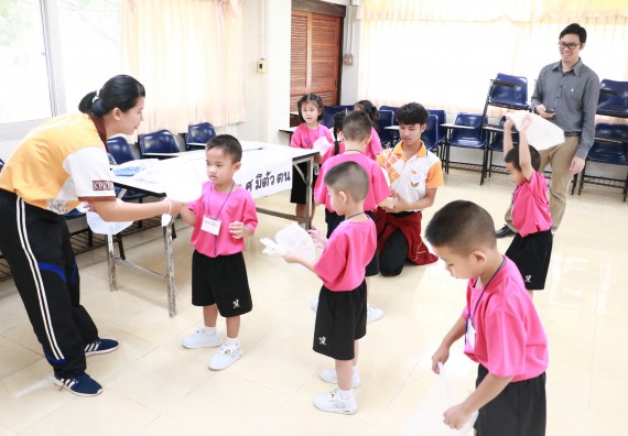 ภาพกิจกรรม คณะวิทยาศาสตร์และเทคโนโลยี จัดกิจกรรมค่ายวิทยาศาสตร์โรงเรียนสาธิตฯ ระดับชั้นอนุบาล