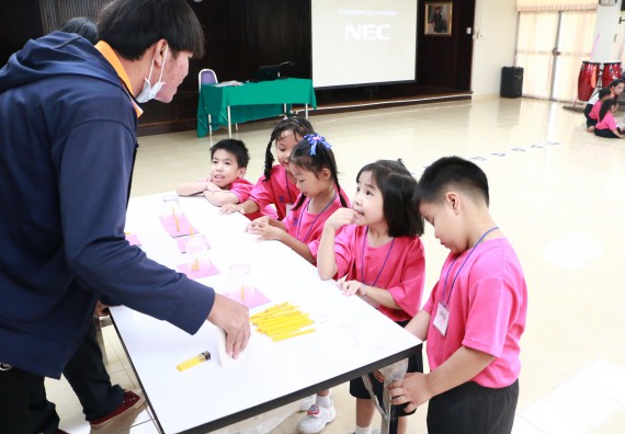 ภาพกิจกรรม คณะวิทยาศาสตร์และเทคโนโลยี จัดกิจกรรมค่ายวิทยาศาสตร์โรงเรียนสาธิตฯ ระดับชั้นอนุบาล