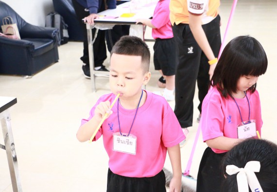 ภาพกิจกรรม คณะวิทยาศาสตร์และเทคโนโลยี จัดกิจกรรมค่ายวิทยาศาสตร์โรงเรียนสาธิตฯ ระดับชั้นอนุบาล