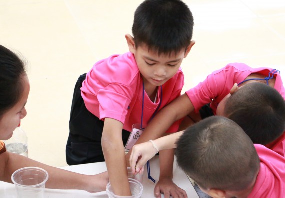 ภาพกิจกรรม คณะวิทยาศาสตร์และเทคโนโลยี จัดกิจกรรมค่ายวิทยาศาสตร์โรงเรียนสาธิตฯ ระดับชั้นอนุบาล