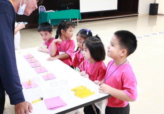 ภาพกิจกรรม คณะวิทยาศาสตร์และเทคโนโลยี จัดกิจกรรมค่ายวิทยาศาสตร์โรงเรียนสาธิตฯ ระดับชั้นอนุบาล