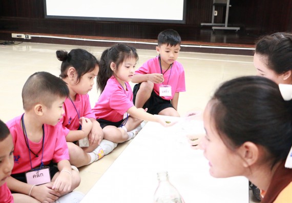 ภาพกิจกรรม คณะวิทยาศาสตร์และเทคโนโลยี จัดกิจกรรมค่ายวิทยาศาสตร์โรงเรียนสาธิตฯ ระดับชั้นอนุบาล
