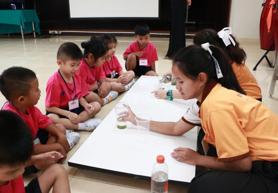 ภาพกิจกรรม คณะวิทยาศาสตร์และเทคโนโลยี จัดกิจกรรมค่ายวิทยาศาสตร์โรงเรียนสาธิตฯ ระดับชั้นอนุบาล