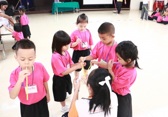 ภาพกิจกรรม คณะวิทยาศาสตร์และเทคโนโลยี จัดกิจกรรมค่ายวิทยาศาสตร์โรงเรียนสาธิตฯ ระดับชั้นอนุบาล