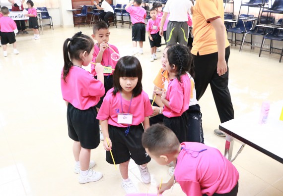 ภาพกิจกรรม คณะวิทยาศาสตร์และเทคโนโลยี จัดกิจกรรมค่ายวิทยาศาสตร์โรงเรียนสาธิตฯ ระดับชั้นอนุบาล