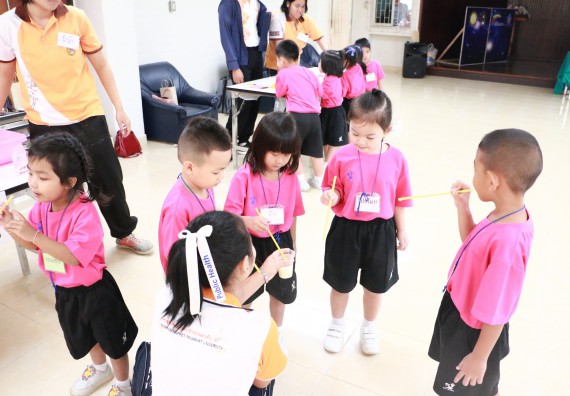 ภาพกิจกรรม คณะวิทยาศาสตร์และเทคโนโลยี จัดกิจกรรมค่ายวิทยาศาสตร์โรงเรียนสาธิตฯ ระดับชั้นอนุบาล