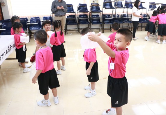 ภาพกิจกรรม คณะวิทยาศาสตร์และเทคโนโลยี จัดกิจกรรมค่ายวิทยาศาสตร์โรงเรียนสาธิตฯ ระดับชั้นอนุบาล