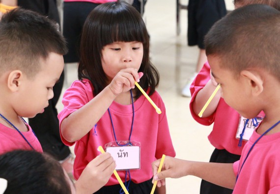 ภาพกิจกรรม คณะวิทยาศาสตร์และเทคโนโลยี จัดกิจกรรมค่ายวิทยาศาสตร์โรงเรียนสาธิตฯ ระดับชั้นอนุบาล