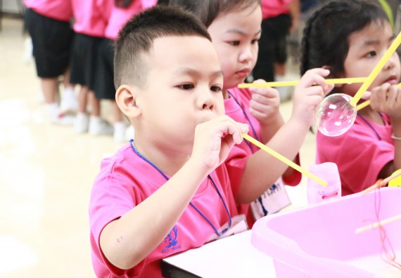 ภาพกิจกรรม คณะวิทยาศาสตร์และเทคโนโลยี จัดกิจกรรมค่ายวิทยาศาสตร์โรงเรียนสาธิตฯ ระดับชั้นอนุบาล