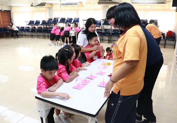 ภาพกิจกรรม คณะวิทยาศาสตร์และเทคโนโลยี จัดกิจกรรมค่ายวิทยาศาสตร์โรงเรียนสาธิตฯ ระดับชั้นอนุบาล