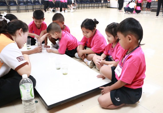 ภาพกิจกรรม คณะวิทยาศาสตร์และเทคโนโลยี จัดกิจกรรมค่ายวิทยาศาสตร์โรงเรียนสาธิตฯ ระดับชั้นอนุบาล