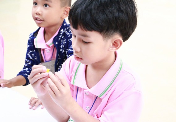 ภาพกิจกรรม คณะวิทยาศาสตร์และเทคโนโลยี จัดกิจกรรมค่ายวิทยาศาสตร์โรงเรียนสาธิตฯ ระดับชั้นอนุบาล