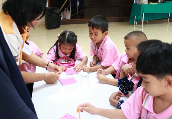 ภาพกิจกรรม คณะวิทยาศาสตร์และเทคโนโลยี จัดกิจกรรมค่ายวิทยาศาสตร์โรงเรียนสาธิตฯ ระดับชั้นอนุบาล