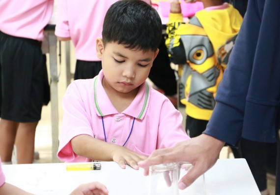 ภาพกิจกรรม คณะวิทยาศาสตร์และเทคโนโลยี จัดกิจกรรมค่ายวิทยาศาสตร์โรงเรียนสาธิตฯ ระดับชั้นอนุบาล