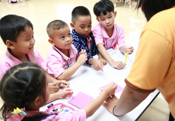 ภาพกิจกรรม คณะวิทยาศาสตร์และเทคโนโลยี จัดกิจกรรมค่ายวิทยาศาสตร์โรงเรียนสาธิตฯ ระดับชั้นอนุบาล