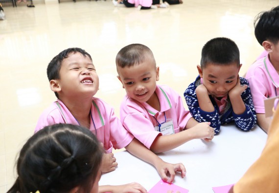 ภาพกิจกรรม คณะวิทยาศาสตร์และเทคโนโลยี จัดกิจกรรมค่ายวิทยาศาสตร์โรงเรียนสาธิตฯ ระดับชั้นอนุบาล