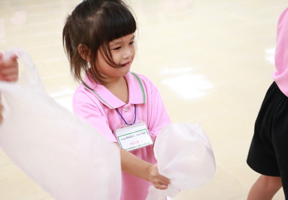 ภาพกิจกรรม คณะวิทยาศาสตร์และเทคโนโลยี จัดกิจกรรมค่ายวิทยาศาสตร์โรงเรียนสาธิตฯ ระดับชั้นอนุบาล