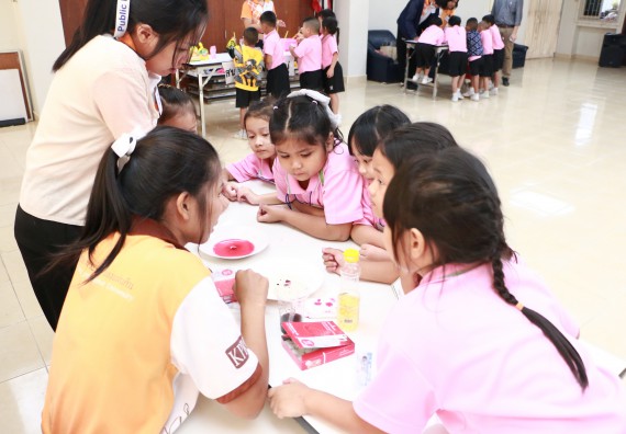 ภาพกิจกรรม คณะวิทยาศาสตร์และเทคโนโลยี จัดกิจกรรมค่ายวิทยาศาสตร์โรงเรียนสาธิตฯ ระดับชั้นอนุบาล