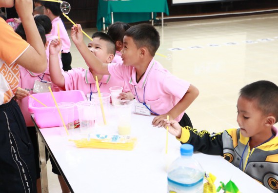 ภาพกิจกรรม คณะวิทยาศาสตร์และเทคโนโลยี จัดกิจกรรมค่ายวิทยาศาสตร์โรงเรียนสาธิตฯ ระดับชั้นอนุบาล