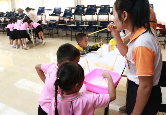 ภาพกิจกรรม คณะวิทยาศาสตร์และเทคโนโลยี จัดกิจกรรมค่ายวิทยาศาสตร์โรงเรียนสาธิตฯ ระดับชั้นอนุบาล