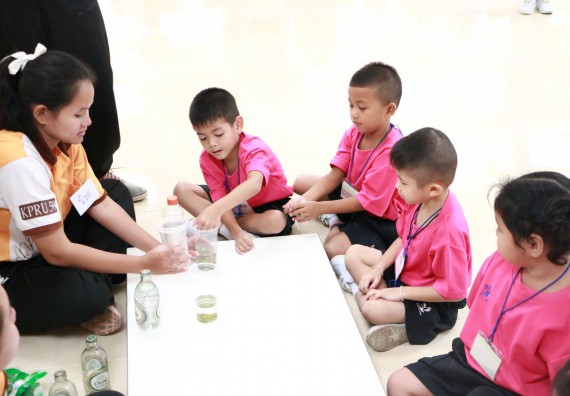 ภาพกิจกรรม คณะวิทยาศาสตร์และเทคโนโลยี จัดกิจกรรมค่ายวิทยาศาสตร์โรงเรียนสาธิตฯ ระดับชั้นอนุบาล