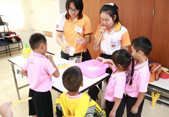 ภาพกิจกรรม คณะวิทยาศาสตร์และเทคโนโลยี จัดกิจกรรมค่ายวิทยาศาสตร์โรงเรียนสาธิตฯ ระดับชั้นอนุบาล