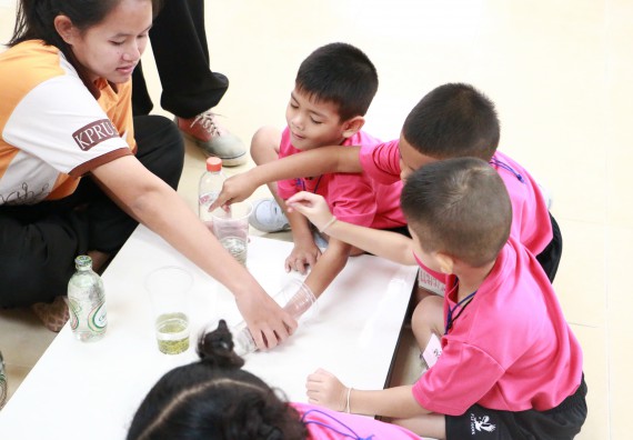 ภาพกิจกรรม คณะวิทยาศาสตร์และเทคโนโลยี จัดกิจกรรมค่ายวิทยาศาสตร์โรงเรียนสาธิตฯ ระดับชั้นอนุบาล