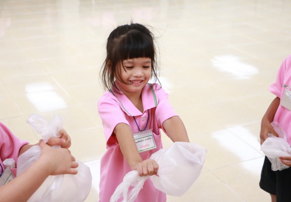 ภาพกิจกรรม คณะวิทยาศาสตร์และเทคโนโลยี จัดกิจกรรมค่ายวิทยาศาสตร์โรงเรียนสาธิตฯ ระดับชั้นอนุบาล