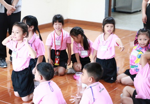 ภาพกิจกรรม คณะวิทยาศาสตร์และเทคโนโลยี จัดกิจกรรมค่ายวิทยาศาสตร์โรงเรียนสาธิตฯ ระดับชั้นอนุบาล