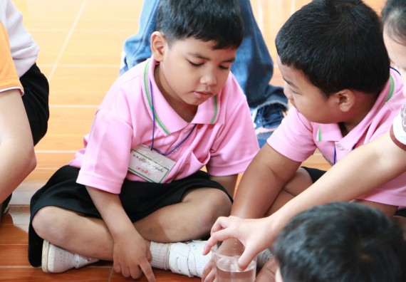 ภาพกิจกรรม คณะวิทยาศาสตร์และเทคโนโลยี จัดกิจกรรมค่ายวิทยาศาสตร์โรงเรียนสาธิตฯ ระดับชั้นอนุบาล