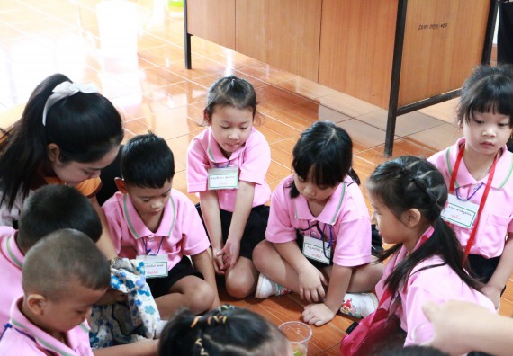 ภาพกิจกรรม คณะวิทยาศาสตร์และเทคโนโลยี จัดกิจกรรมค่ายวิทยาศาสตร์โรงเรียนสาธิตฯ ระดับชั้นอนุบาล