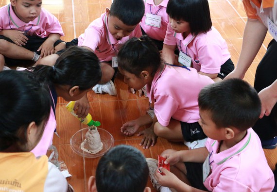 ภาพกิจกรรม คณะวิทยาศาสตร์และเทคโนโลยี จัดกิจกรรมค่ายวิทยาศาสตร์โรงเรียนสาธิตฯ ระดับชั้นอนุบาล