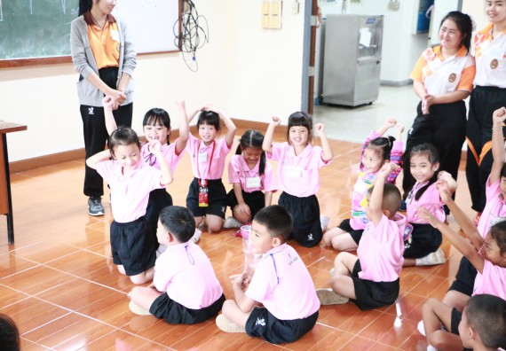 ภาพกิจกรรม คณะวิทยาศาสตร์และเทคโนโลยี จัดกิจกรรมค่ายวิทยาศาสตร์โรงเรียนสาธิตฯ ระดับชั้นอนุบาล