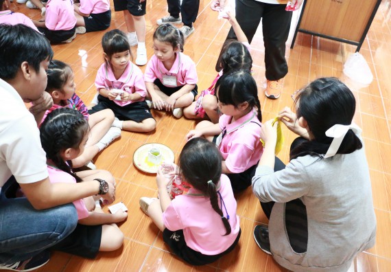 ภาพกิจกรรม คณะวิทยาศาสตร์และเทคโนโลยี จัดกิจกรรมค่ายวิทยาศาสตร์โรงเรียนสาธิตฯ ระดับชั้นอนุบาล
