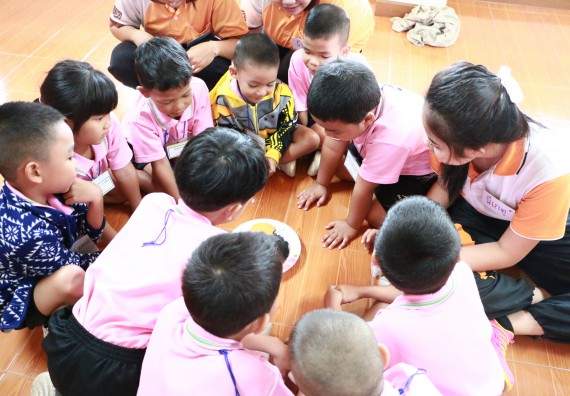 ภาพกิจกรรม คณะวิทยาศาสตร์และเทคโนโลยี จัดกิจกรรมค่ายวิทยาศาสตร์โรงเรียนสาธิตฯ ระดับชั้นอนุบาล