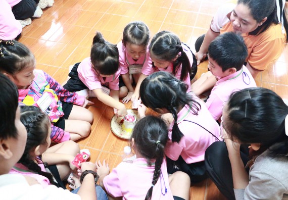 ภาพกิจกรรม คณะวิทยาศาสตร์และเทคโนโลยี จัดกิจกรรมค่ายวิทยาศาสตร์โรงเรียนสาธิตฯ ระดับชั้นอนุบาล