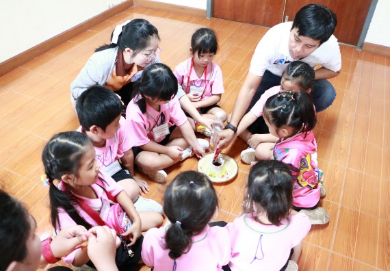 ภาพกิจกรรม คณะวิทยาศาสตร์และเทคโนโลยี จัดกิจกรรมค่ายวิทยาศาสตร์โรงเรียนสาธิตฯ ระดับชั้นอนุบาล