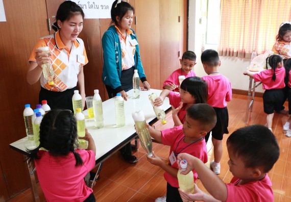 ภาพกิจกรรม คณะวิทยาศาสตร์และเทคโนโลยี จัดกิจกรรมค่ายวิทยาศาสตร์โรงเรียนสาธิตฯ ระดับชั้นอนุบาล