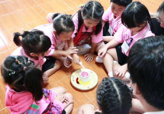 ภาพกิจกรรม คณะวิทยาศาสตร์และเทคโนโลยี จัดกิจกรรมค่ายวิทยาศาสตร์โรงเรียนสาธิตฯ ระดับชั้นอนุบาล