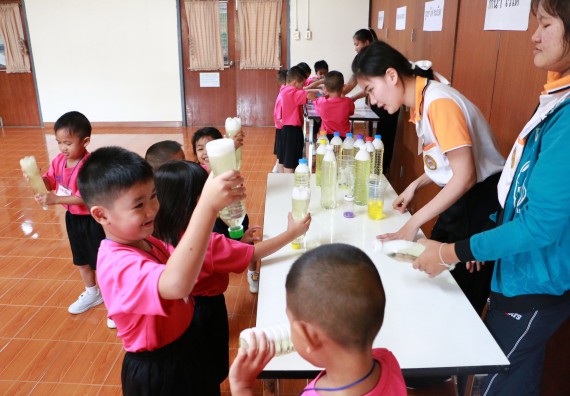 ภาพกิจกรรม คณะวิทยาศาสตร์และเทคโนโลยี จัดกิจกรรมค่ายวิทยาศาสตร์โรงเรียนสาธิตฯ ระดับชั้นอนุบาล