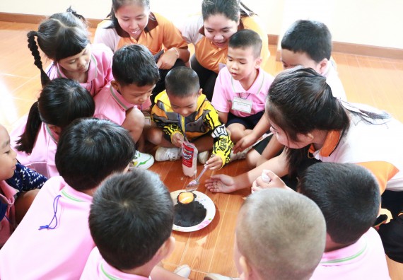 ภาพกิจกรรม คณะวิทยาศาสตร์และเทคโนโลยี จัดกิจกรรมค่ายวิทยาศาสตร์โรงเรียนสาธิตฯ ระดับชั้นอนุบาล