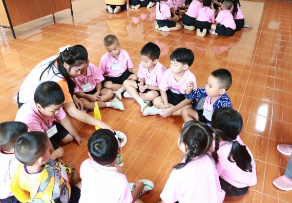 ภาพกิจกรรม คณะวิทยาศาสตร์และเทคโนโลยี จัดกิจกรรมค่ายวิทยาศาสตร์โรงเรียนสาธิตฯ ระดับชั้นอนุบาล