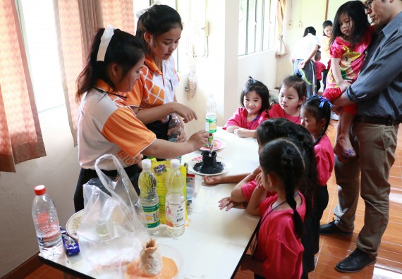 ภาพกิจกรรม คณะวิทยาศาสตร์และเทคโนโลยี จัดกิจกรรมค่ายวิทยาศาสตร์โรงเรียนสาธิตฯ ระดับชั้นอนุบาล