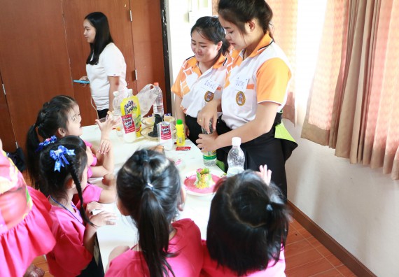 ภาพกิจกรรม คณะวิทยาศาสตร์และเทคโนโลยี จัดกิจกรรมค่ายวิทยาศาสตร์โรงเรียนสาธิตฯ ระดับชั้นอนุบาล