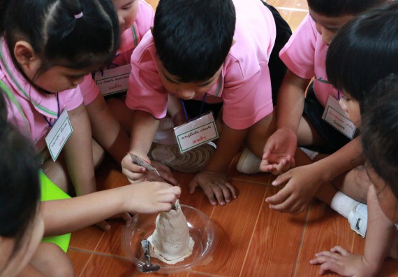 ภาพกิจกรรม คณะวิทยาศาสตร์และเทคโนโลยี จัดกิจกรรมค่ายวิทยาศาสตร์โรงเรียนสาธิตฯ ระดับชั้นอนุบาล